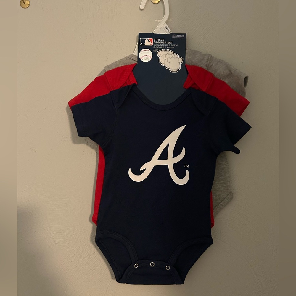 NWT Atlanta Braves Baby Bodysuit Set